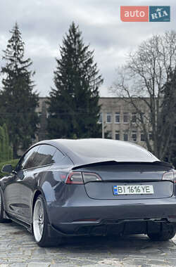 Седан Tesla Model 3 2019 в Кременчуці