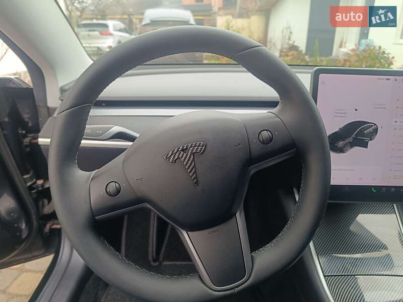 Седан Tesla Model 3 2019 в Черновцах