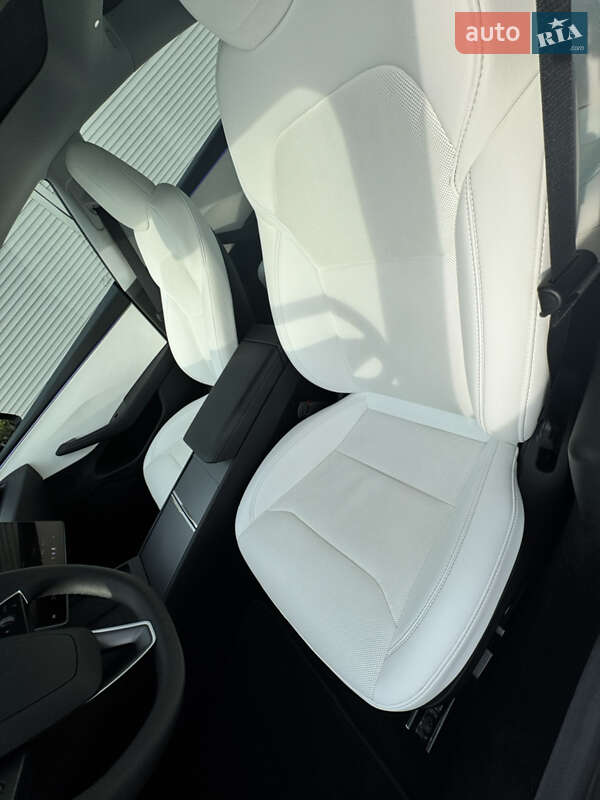 Седан Tesla Model 3 2024 в Днепре