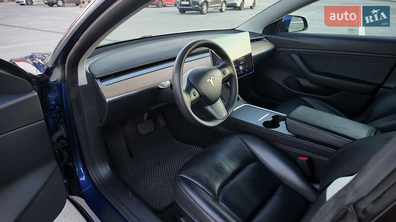 Седан Tesla Model 3 2020 в Львове