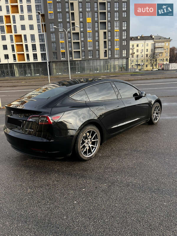 Седан Tesla Model 3 2023 в Харкові