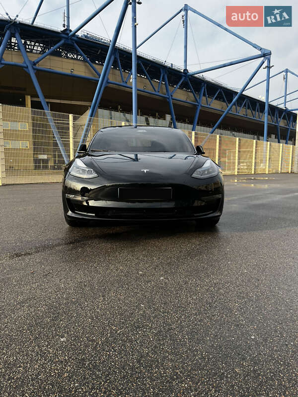 Седан Tesla Model 3 2023 в Харкові