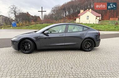 Седан Tesla Model 3 2024 в Львове