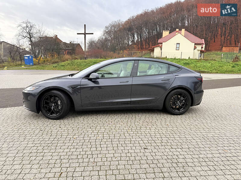 Седан Tesla Model 3 2024 в Львове