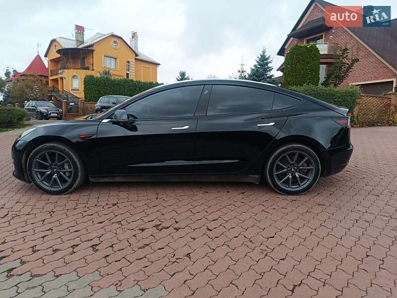 Седан Tesla Model 3 2019 в Черновцах