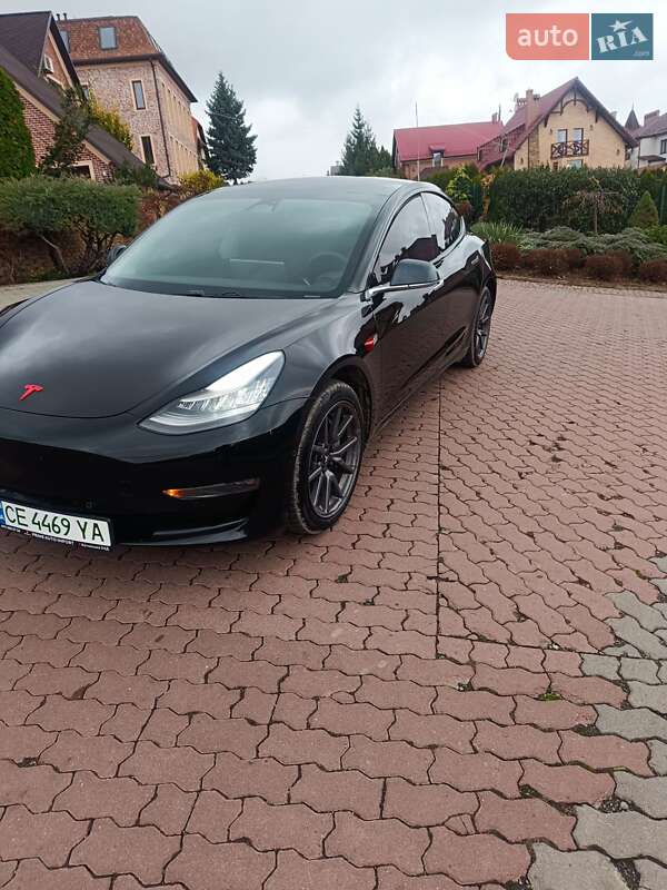 Седан Tesla Model 3 2019 в Черновцах