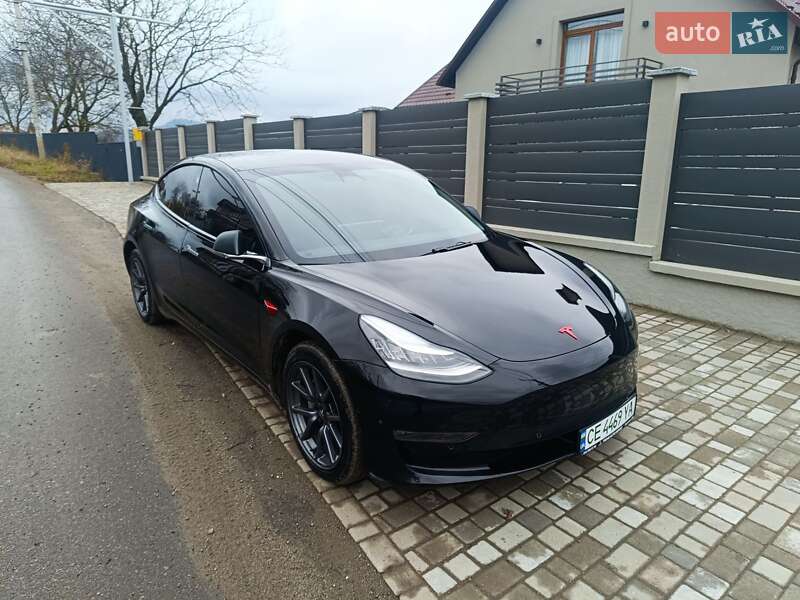 Седан Tesla Model 3 2019 в Черновцах
