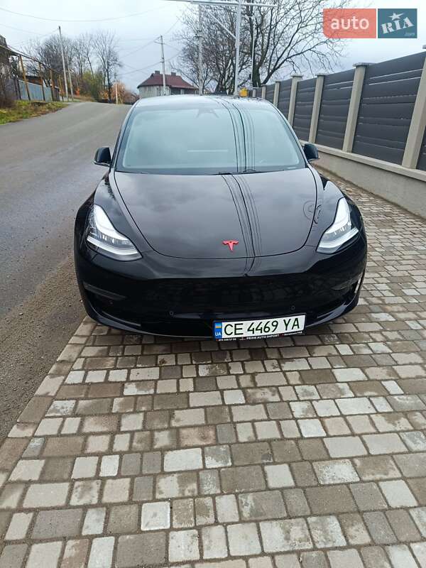 Седан Tesla Model 3 2019 в Черновцах