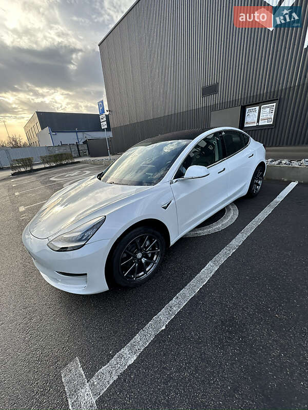 Седан Tesla Model 3 2018 в Днепре