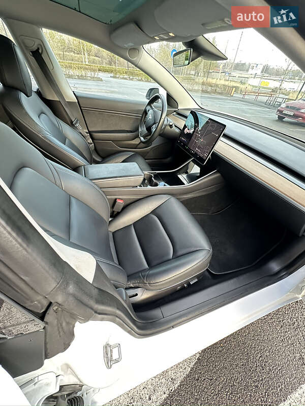 Седан Tesla Model 3 2018 в Днепре