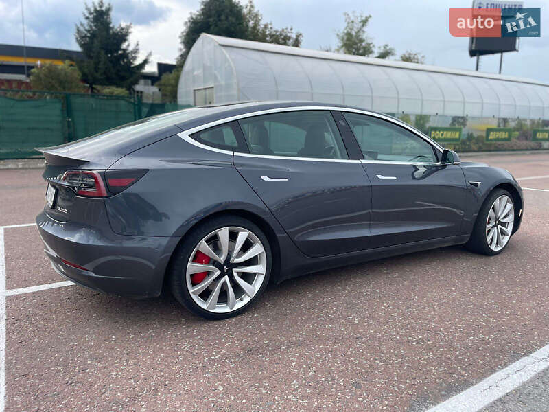 Седан Tesla Model 3 2019 в Львові
