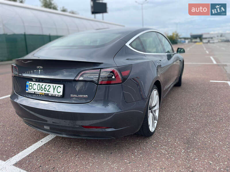 Седан Tesla Model 3 2019 в Львові