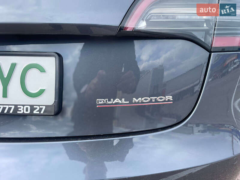 Седан Tesla Model 3 2019 в Львові