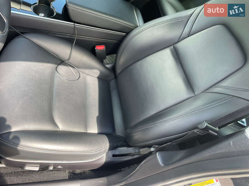 Седан Tesla Model 3 2019 в Львові