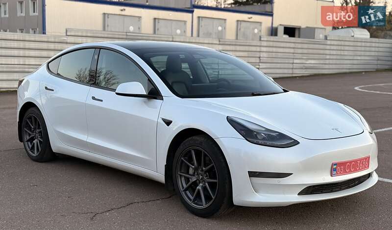 Седан Tesla Model 3 2021 в Ровно