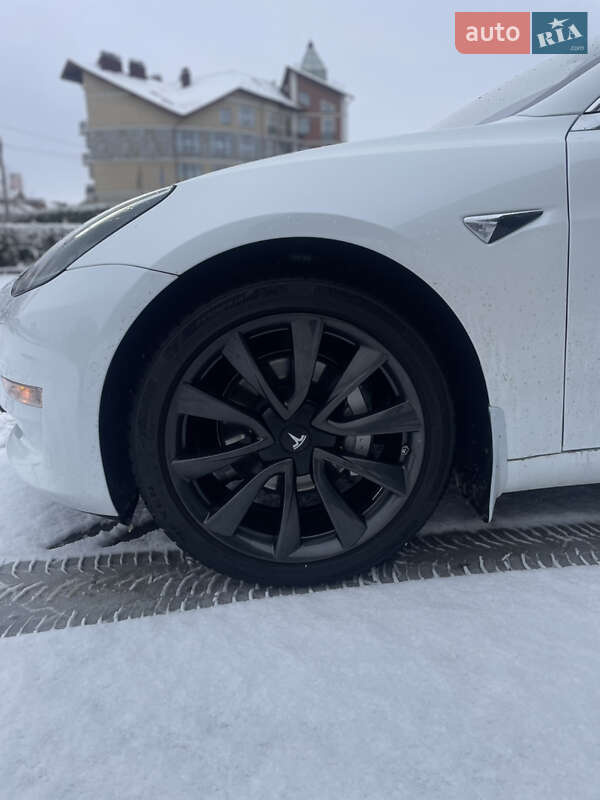 Седан Tesla Model 3 2018 в Львове