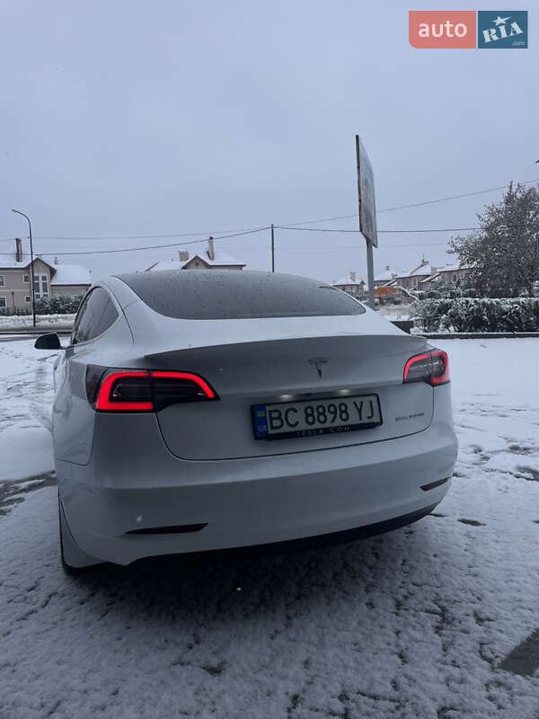 Седан Tesla Model 3 2018 в Львове