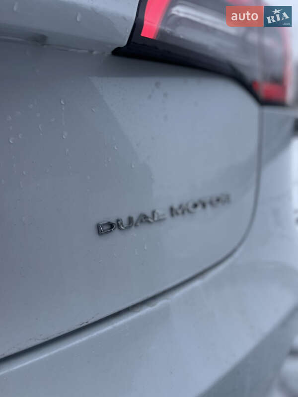 Седан Tesla Model 3 2018 в Львове