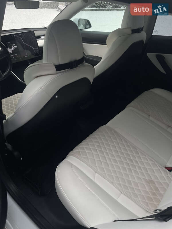 Седан Tesla Model 3 2018 в Львове