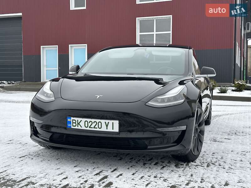 Седан Tesla Model 3 2018 в Ровно