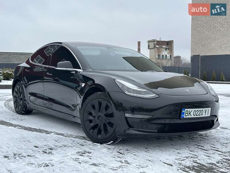 Седан Tesla Model 3 2018 в Ровно