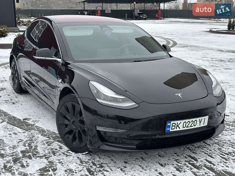 Седан Tesla Model 3 2018 в Ровно