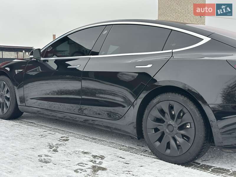 Седан Tesla Model 3 2018 в Ровно