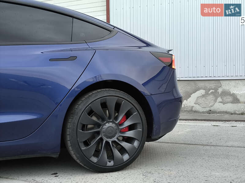 Седан Tesla Model 3 2023 в Львове