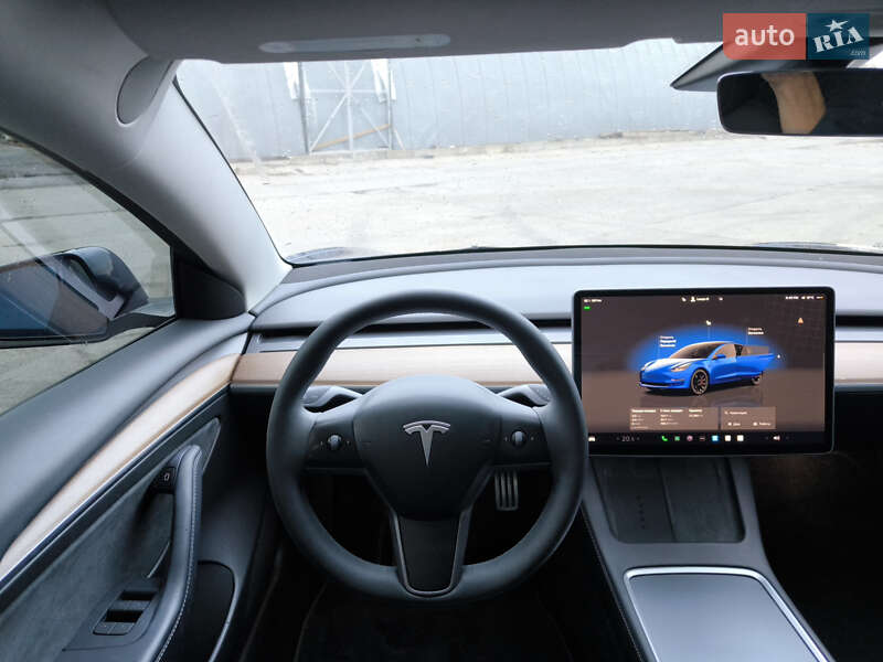 Седан Tesla Model 3 2023 в Львове