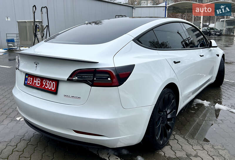 Седан Tesla Model 3 2022 в Луцке