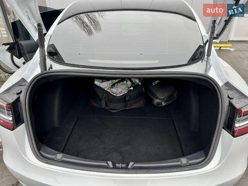 Седан Tesla Model 3 2022 в Луцке