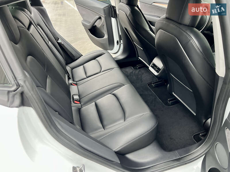 Седан Tesla Model 3 2022 в Луцке