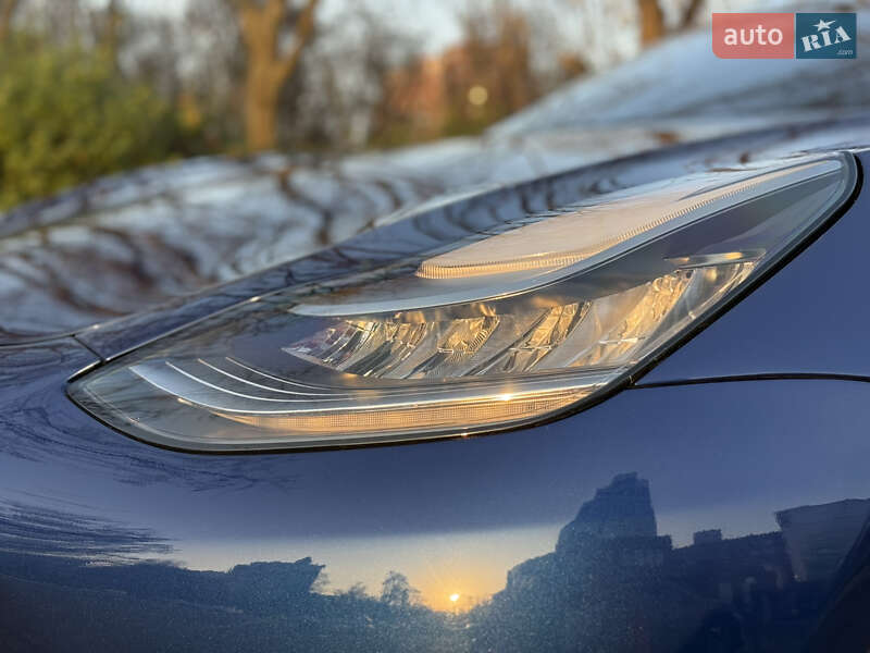 Седан Tesla Model 3 2019 в Одесі