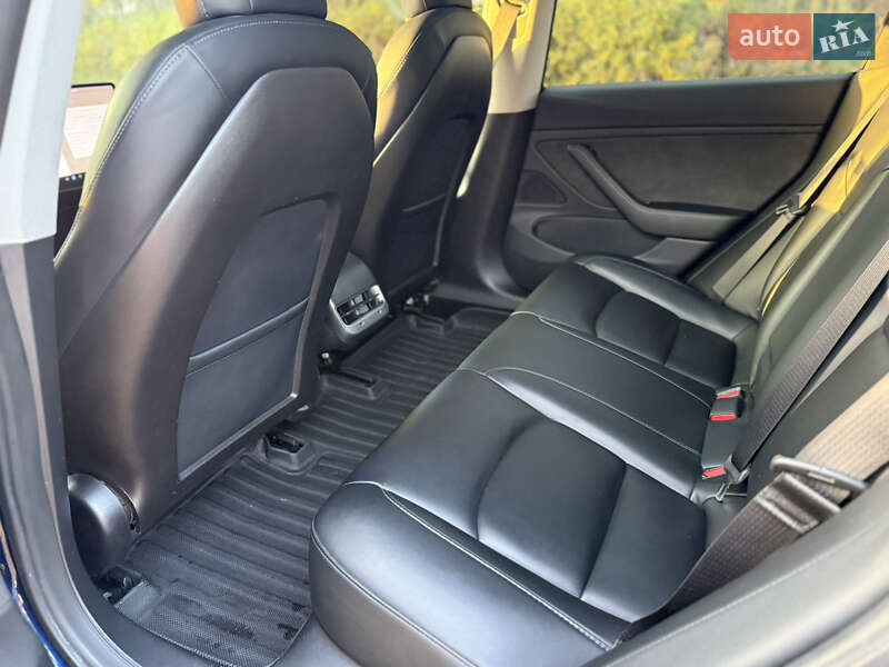 Седан Tesla Model 3 2019 в Одесі