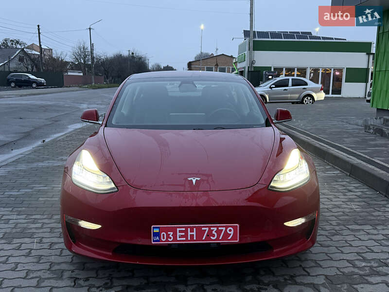 Седан Tesla Model 3 2019 в Володимирі