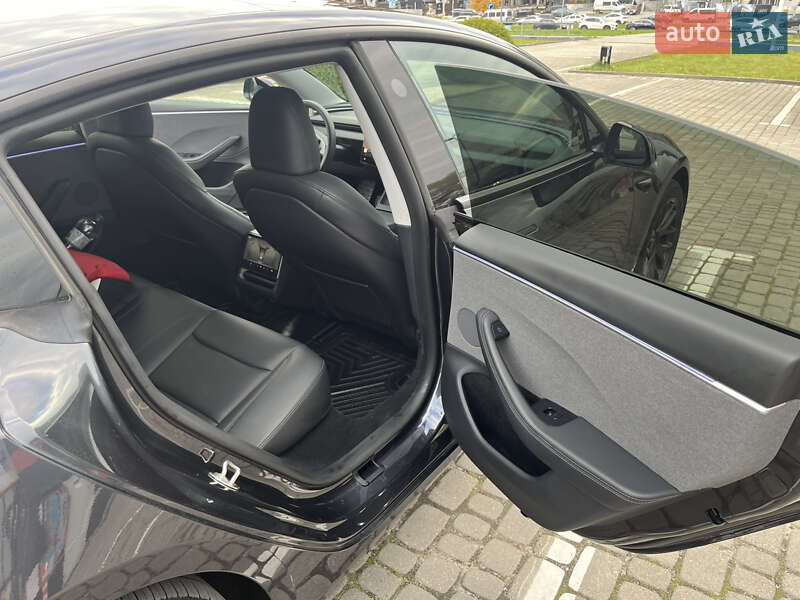 Седан Tesla Model 3 2024 в Львові