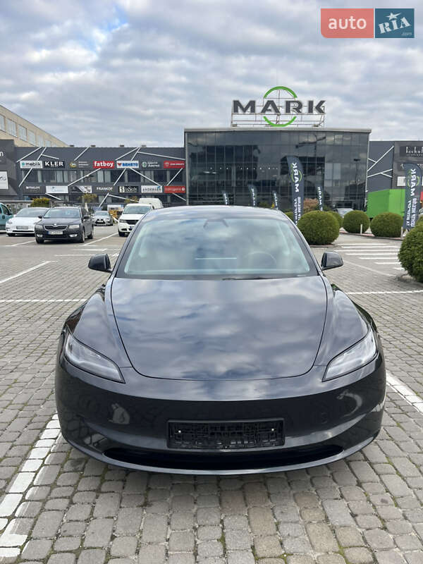 Седан Tesla Model 3 2024 в Львові