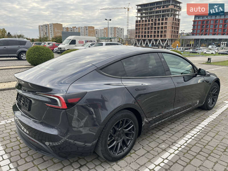 Седан Tesla Model 3 2024 в Львові