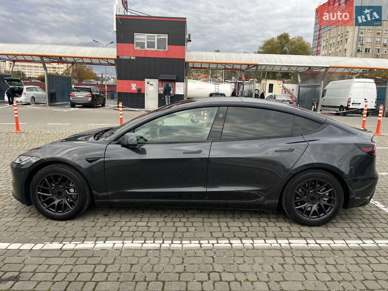 Седан Tesla Model 3 2024 в Львові
