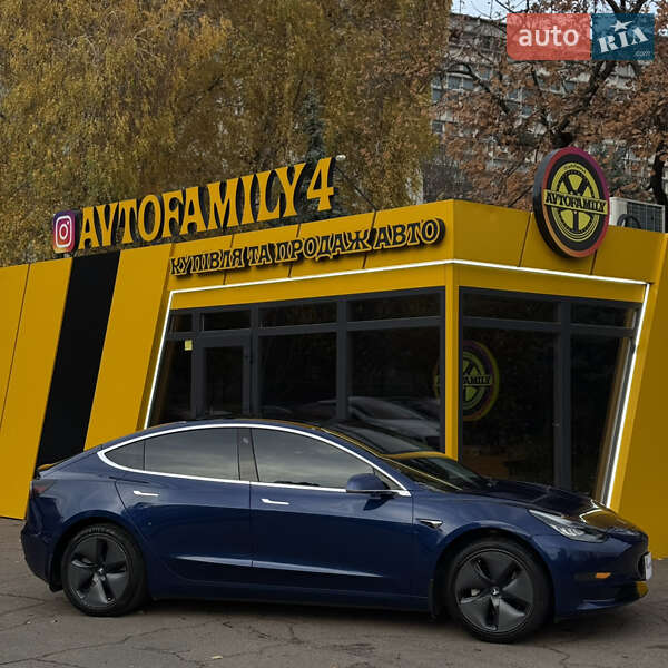 Седан Tesla Model 3 2019 в Киеве