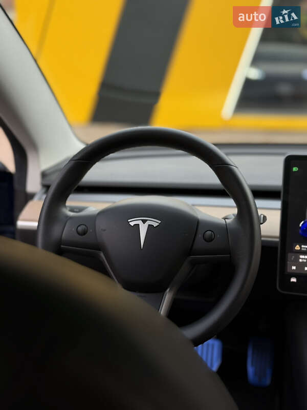 Седан Tesla Model 3 2019 в Киеве