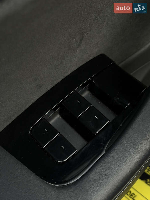 Седан Tesla Model 3 2019 в Киеве