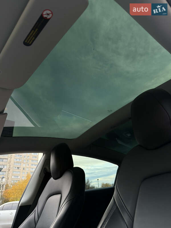 Седан Tesla Model 3 2019 в Киеве