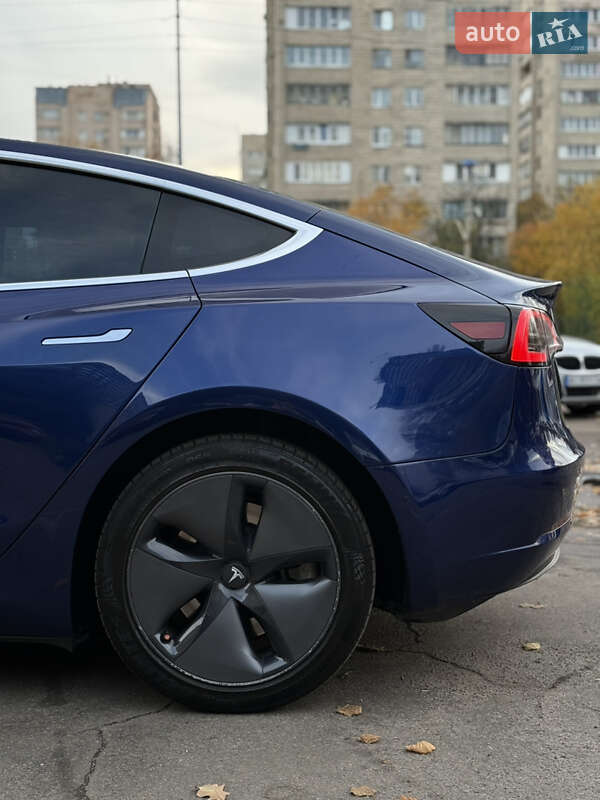 Седан Tesla Model 3 2019 в Киеве