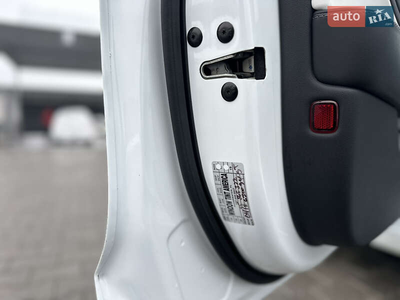 Седан Tesla Model 3 2018 в Владимире