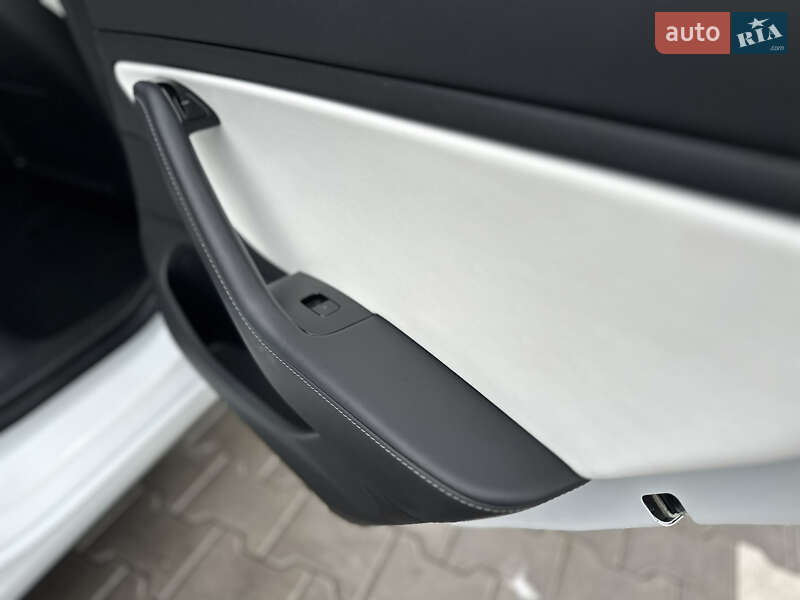 Седан Tesla Model 3 2018 в Владимире