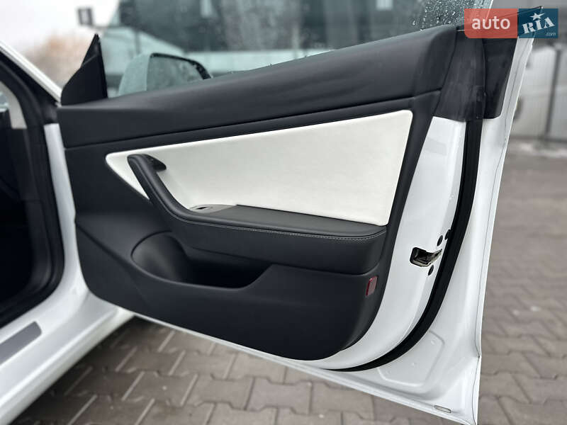 Седан Tesla Model 3 2018 в Владимире