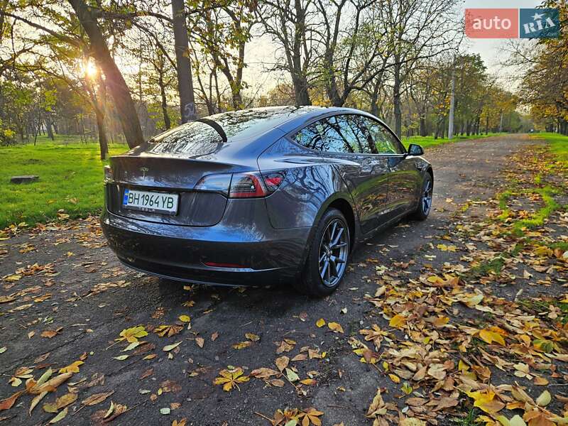 Седан Tesla Model 3 2023 в Одесі