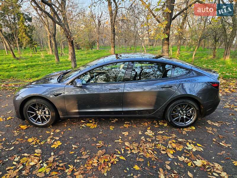 Седан Tesla Model 3 2023 в Одесі