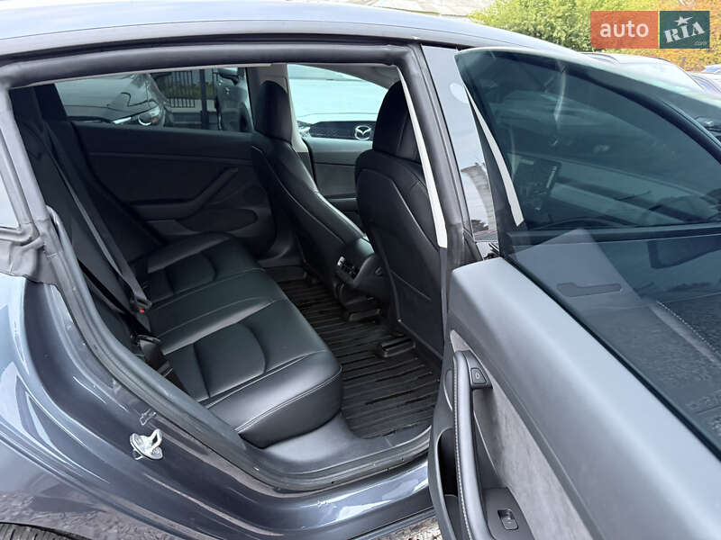 Седан Tesla Model 3 2021 в Полтаві